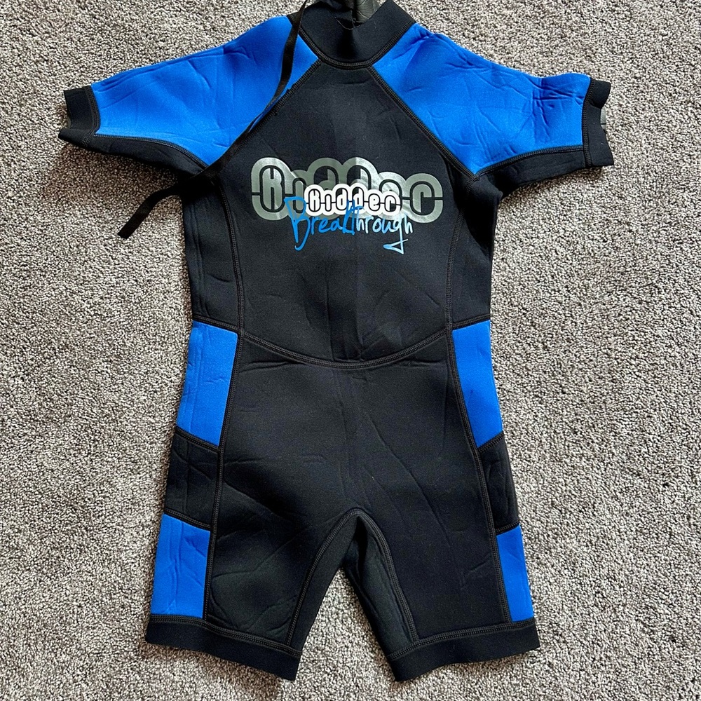 kids wetsuit size 8